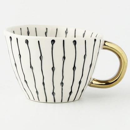 Avelena | Tasse mit abstraktem geometrischem Muster und goldenem Henkel