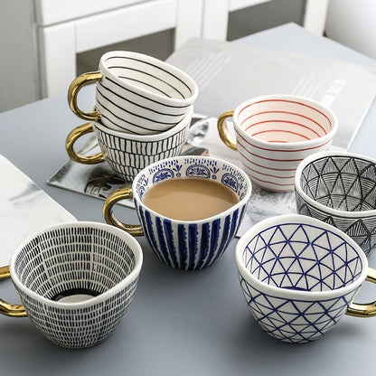 Avelena | Tasse mit abstraktem geometrischem Muster und goldenem Henkel