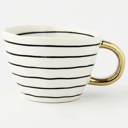 Avelena | Tasse mit abstraktem geometrischem Muster und goldenem Henkel