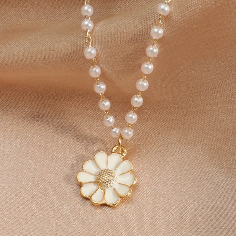 Avelena | Gänseblümchen und Perlen Anhänger Kette für Damen Lara Edition