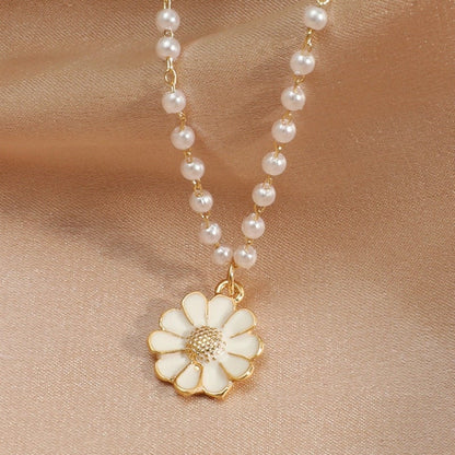 Avelena | Gänseblümchen und Perlen Anhänger Kette für Damen Lara Edition