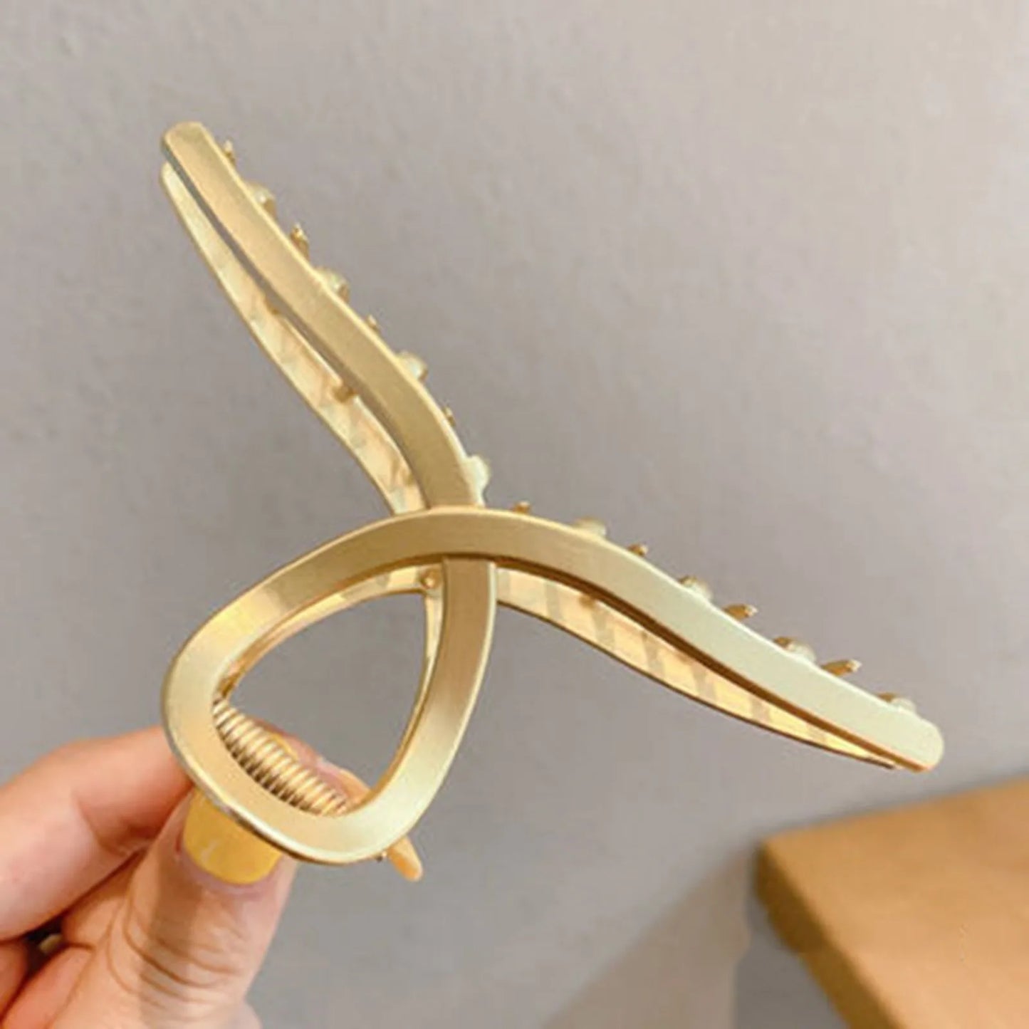 Avelena | Gold Haarspange: Retro Chic