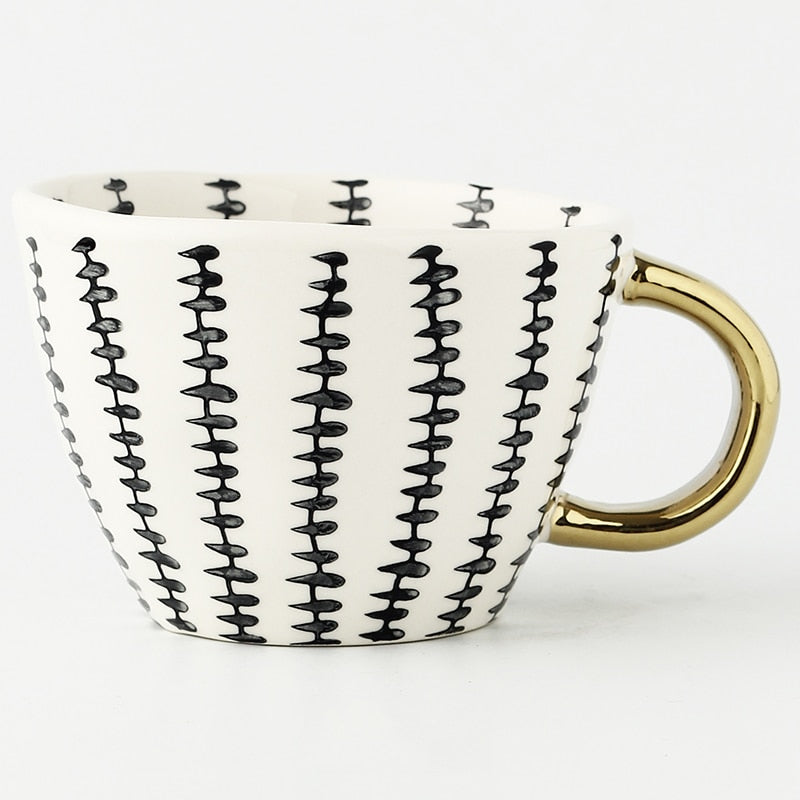 Avelena | Tasse mit abstraktem geometrischem Muster und goldenem Henkel