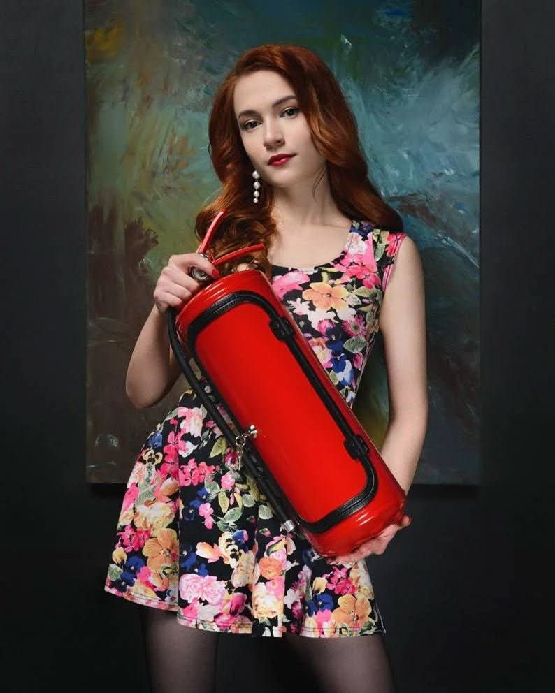 Avelena | Versteckte Mini-Bar im Feuerlöscher-Design für stilvolle Getränkeaufbewahrung