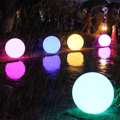 Avelena | Wetterfestes Kugelförmiges LED Gartenlicht mit 16 Farben und Fernbedienung - Perfekt für Garten, Veranda & Party
