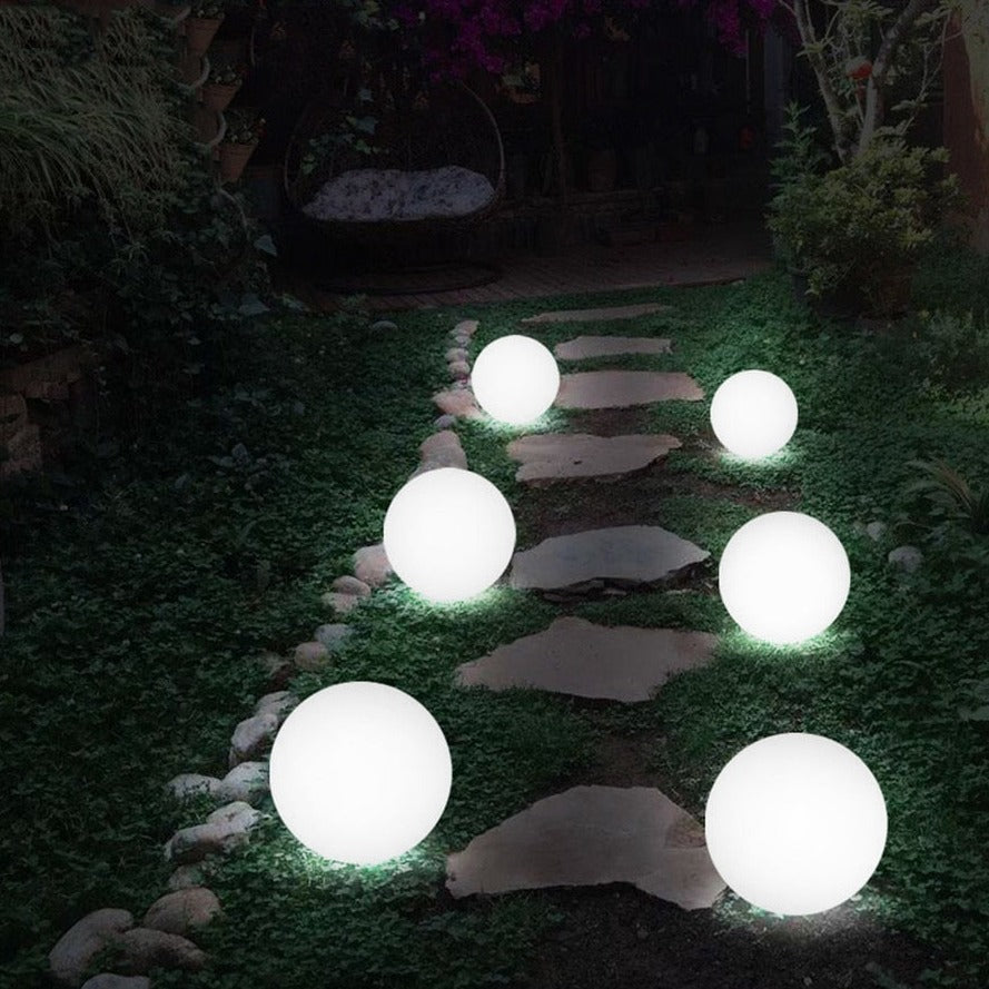 Avelena | Wetterfestes Kugelförmiges LED Gartenlicht mit 16 Farben und Fernbedienung - Perfekt für Garten, Veranda & Party