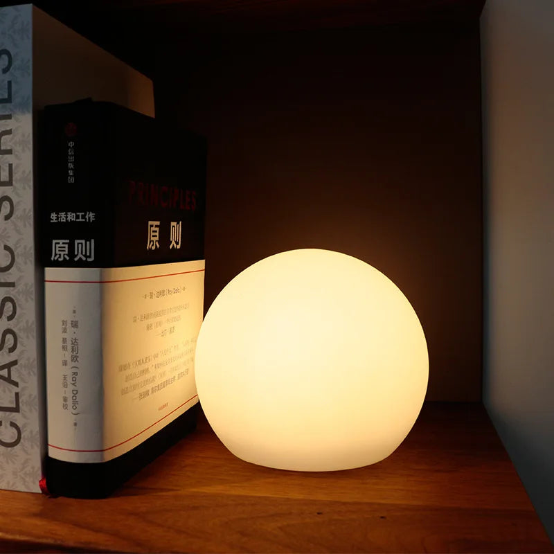 Avelena | GlowSphere – Tischlampe mit modernem weltlichem Charme