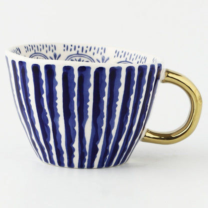 Avelena | Tasse mit abstraktem geometrischem Muster und goldenem Henkel