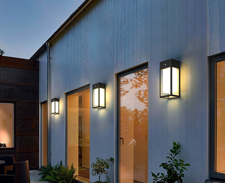 Avelena | SolarAura – Smarte Solar-Wandleuchte für den Garten