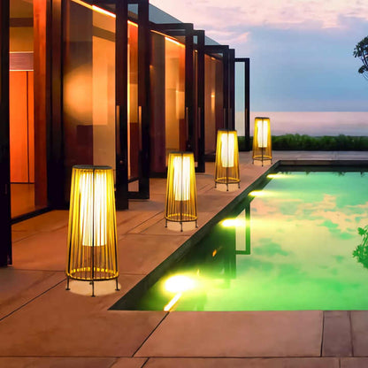 Avelena | Solar LED Rattan-Laterne – Große Außenbeleuchtung im Oval-Design für Garten und Terrasse