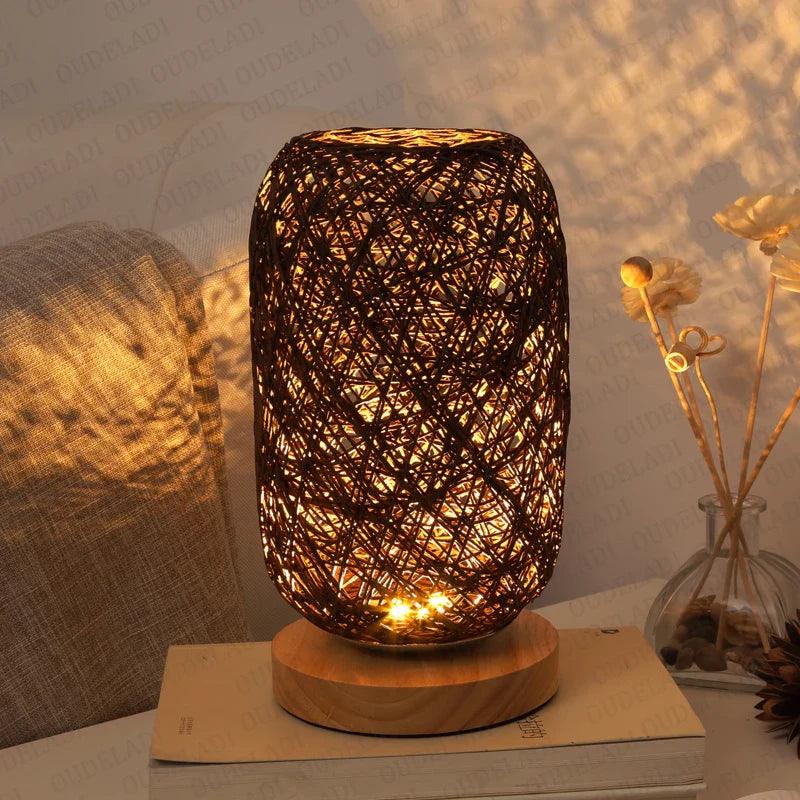 Avelena | WoodLuxe - Rattan-inspirierte Tischleuchte