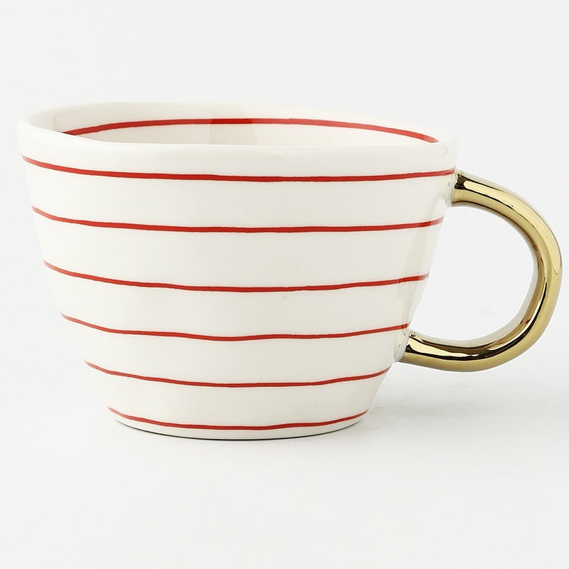 Avelena | Tasse mit abstraktem geometrischem Muster und goldenem Henkel