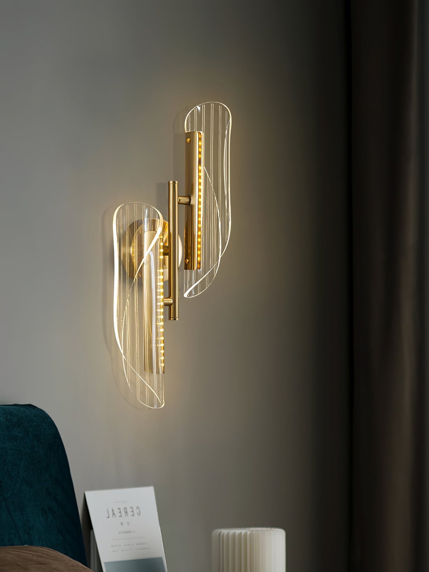 Avelena | CrystalAura – Funkelnde Kristallwandlampe für einen glamourösen Touch