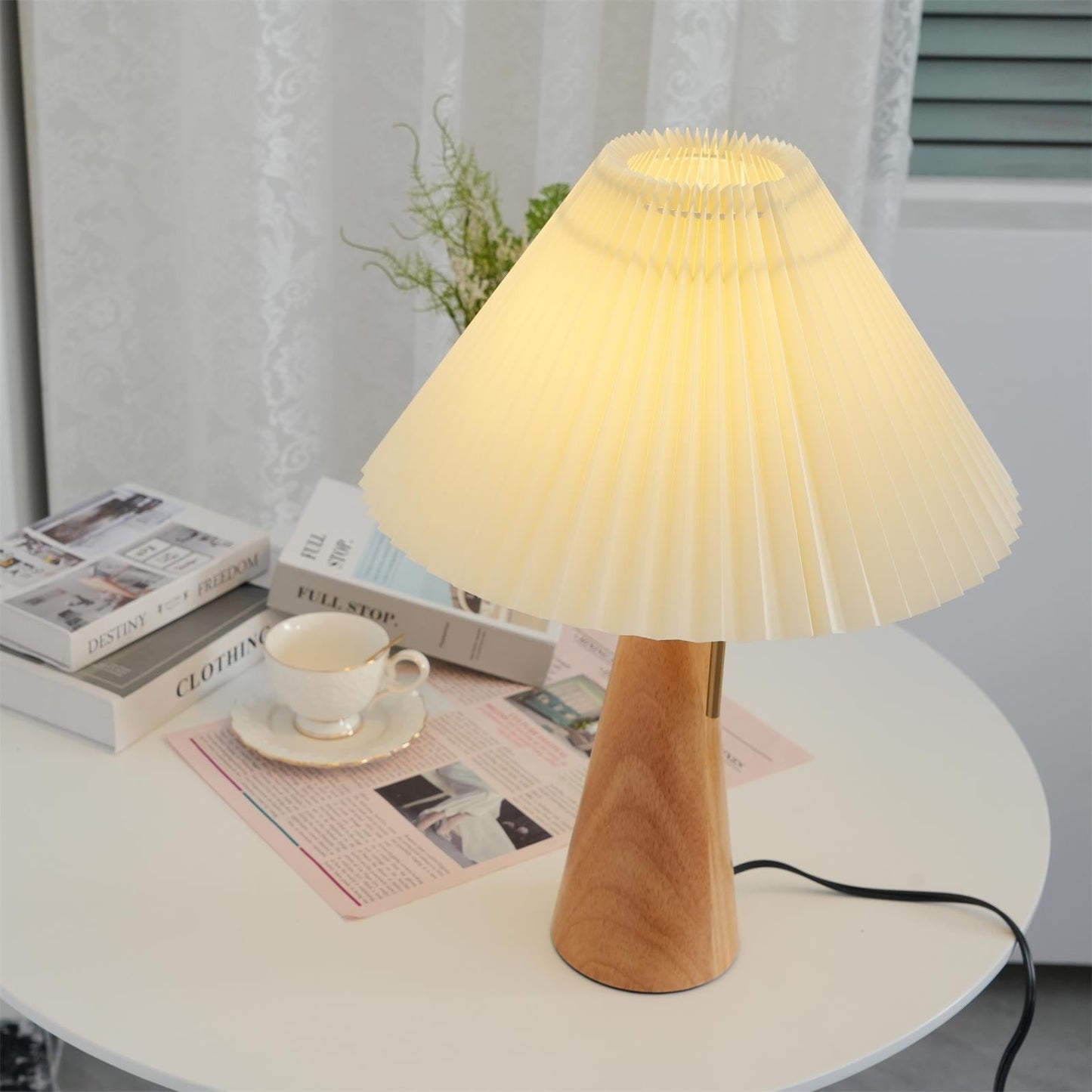 Avelena | AntiqueRadiance – Elegante Holz- und Metalltischlampe