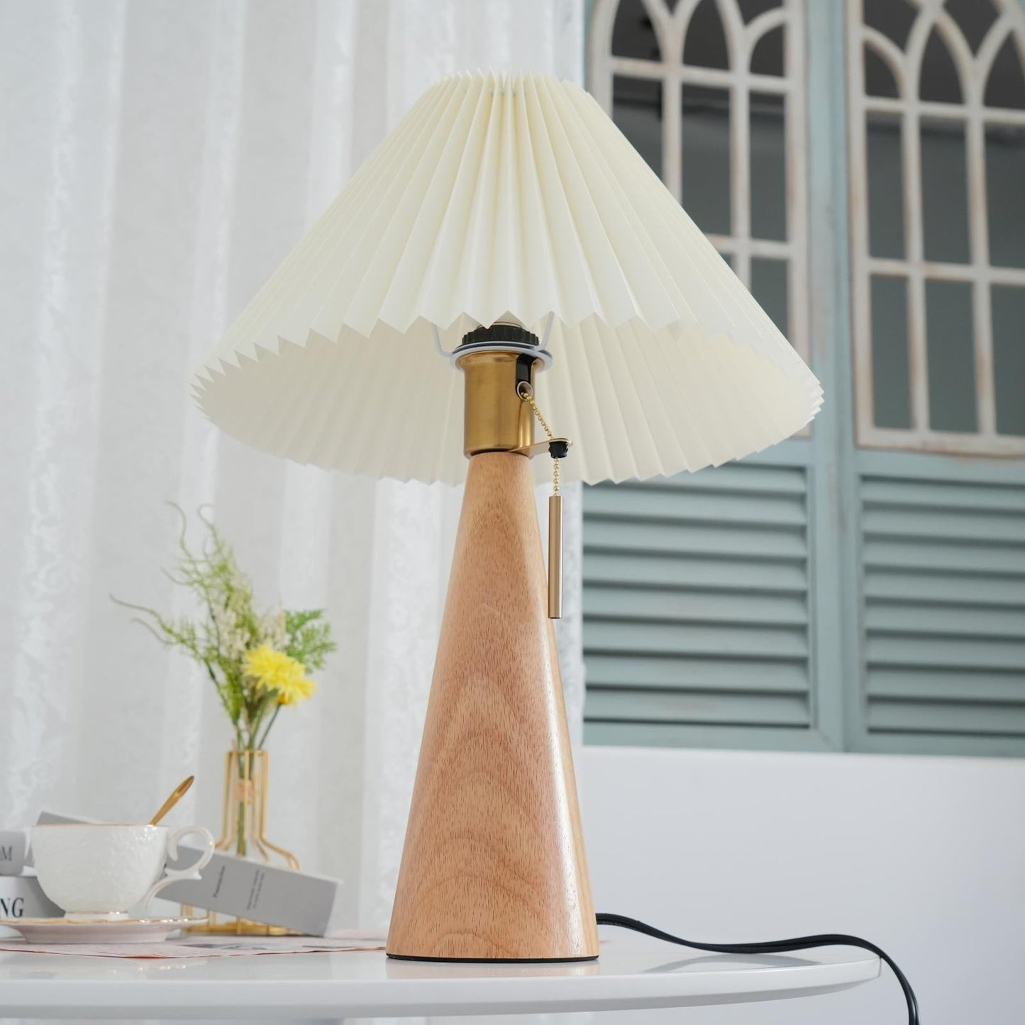 Avelena | AntiqueRadiance – Elegante Holz- und Metalltischlampe
