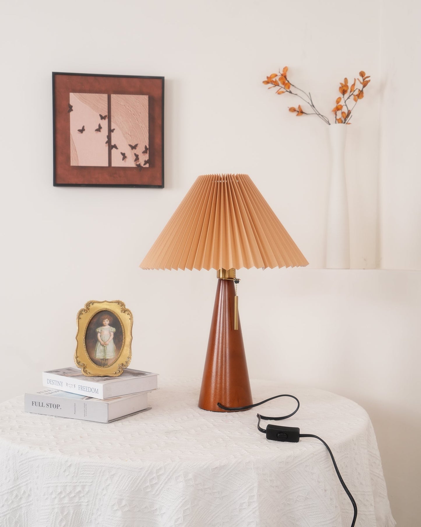 Avelena | AntiqueRadiance – Elegante Holz- und Metalltischlampe