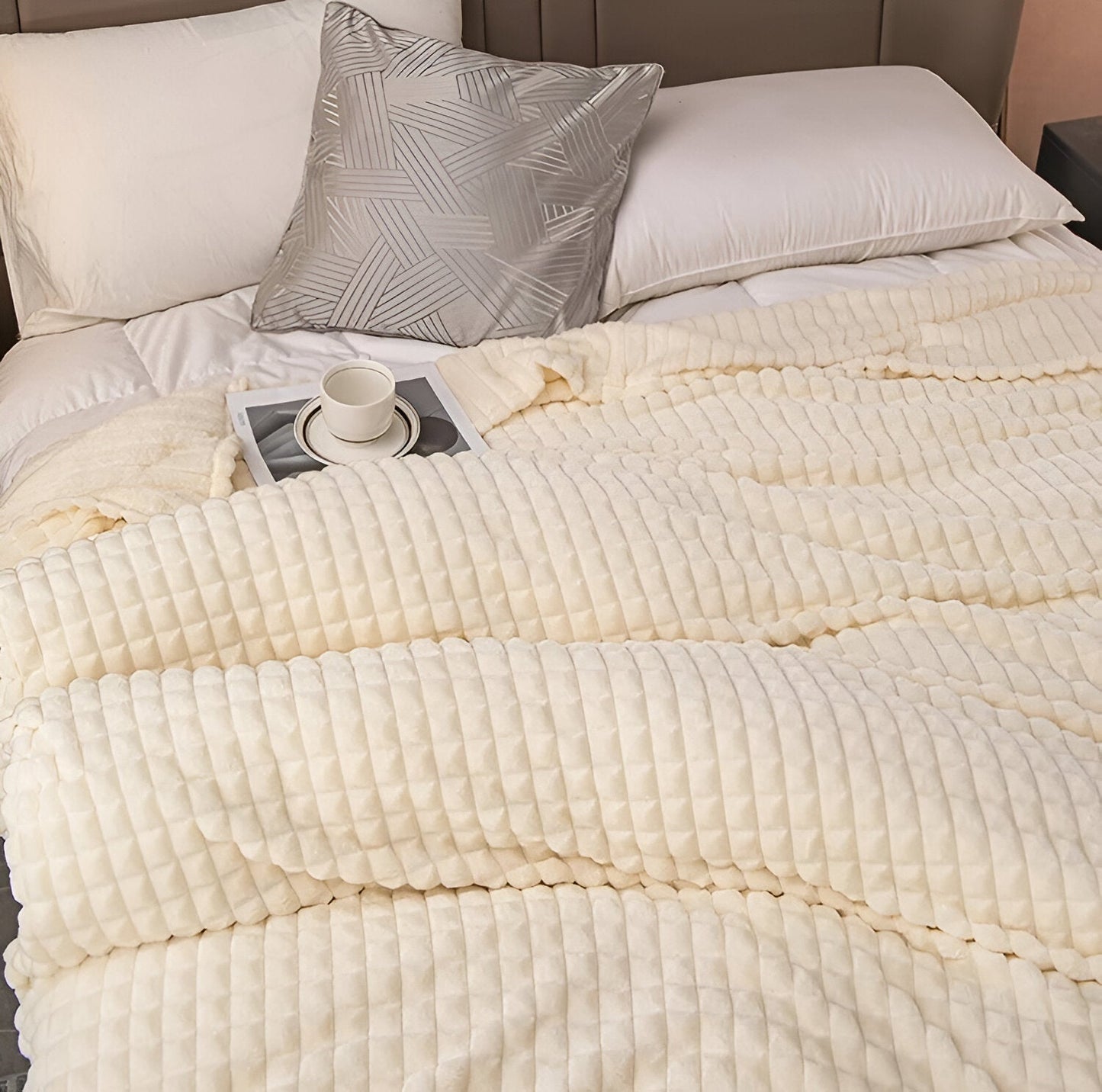 Avelena | EliteWave Plaid - Ultrafluffy strukturierte korallfarbene Fleece-Decke