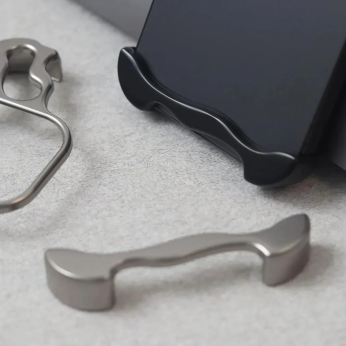 Avelena | Case Stilvolle Schutz für Iphone Ränder