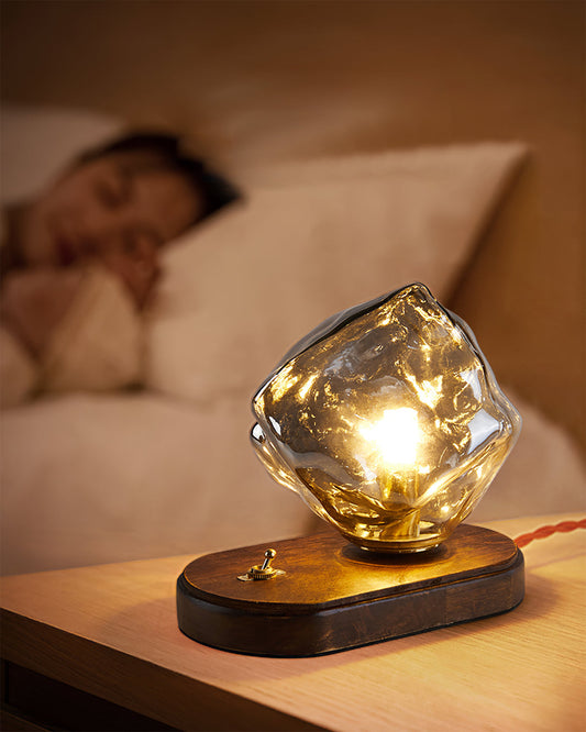 Avelena | RusticLume – Amber Glas und Holz Tischlampe