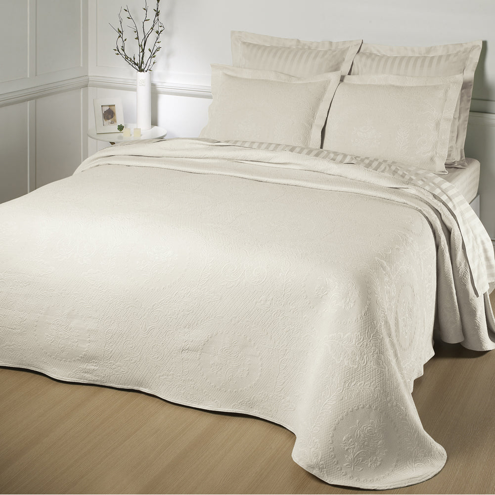 Avelena | Kensington Matelassé Bettdecke