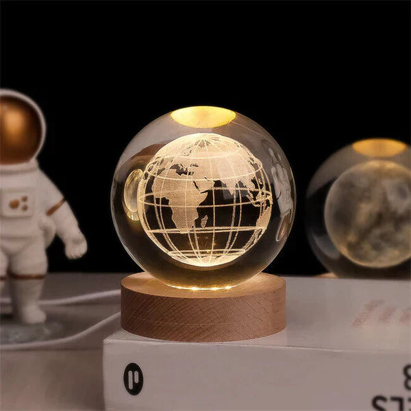 Avelena | AstroGlobe 3D Lampe – Spherical Holz Tischlampe mit warmem LED Licht und Planetendesign