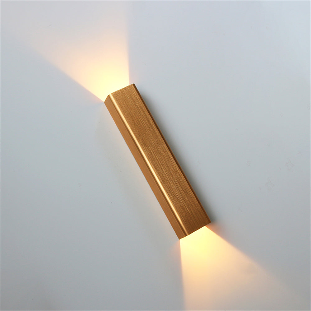 Avelena | BeamLuxe – Schlanke Outdoor-Lampe für zeitgenössische Räume