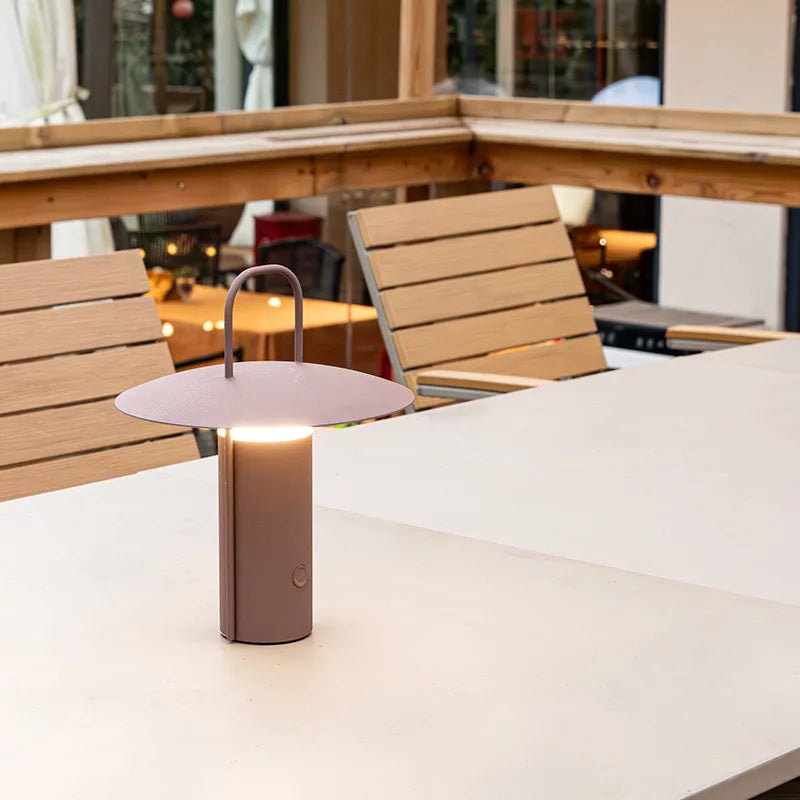 Avelena | TerraBeam Die perfekte Lampe für den Garten! USB wiederaufladbar + 3 Farben & 3-stufig dimmbar