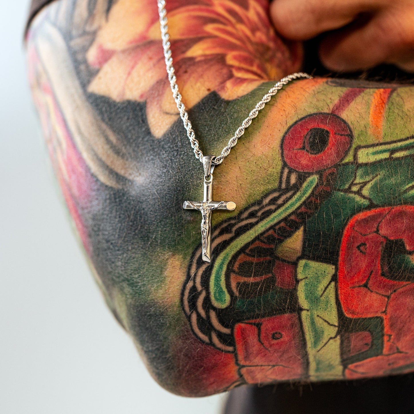 Avelena | Herren Halskette mit Kreuz Salvator