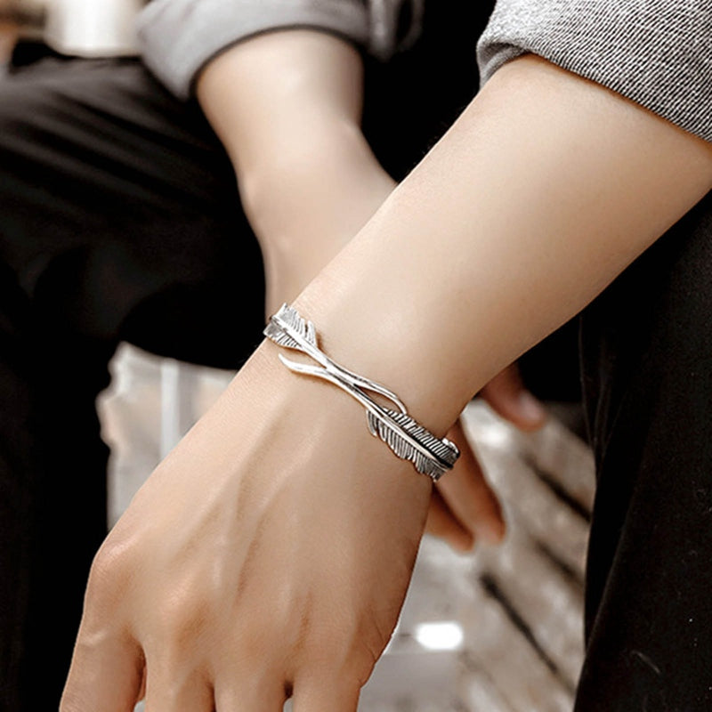 Avelena | Verstellbares Armband mit Bezaubernden Silbernen Federn