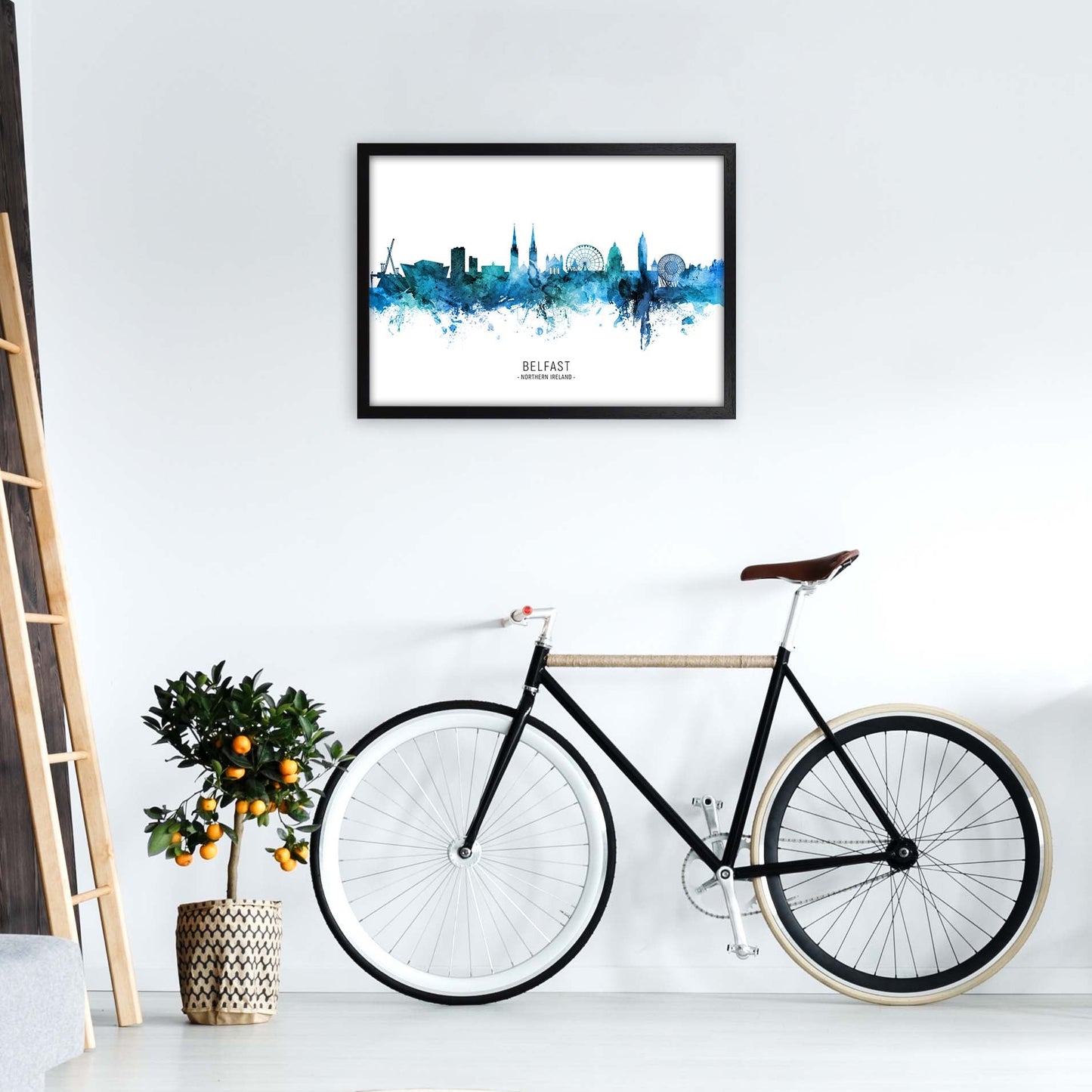 Avelena | Belfast Nordirland Skyline Blau ByName von Michael Tompsett