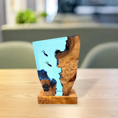 Avelena | Marideep – Tiefseetaucher Tischlampe mit Holzsockel & ambienter Beleuchtung