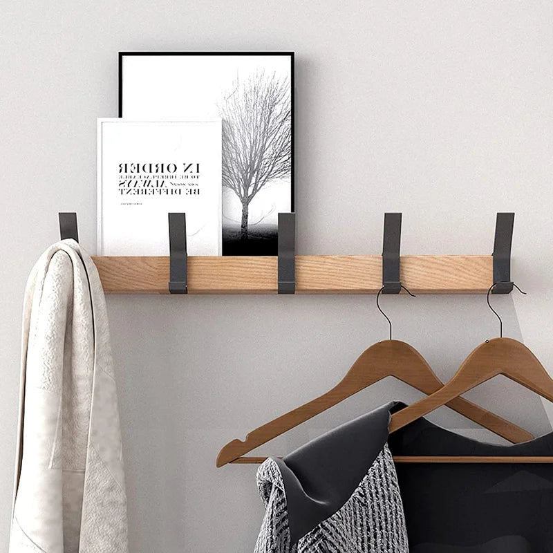 Avelena | Wandgarderobe mit beweglichen Haken – Skandinavisches Design aus Holz Metall