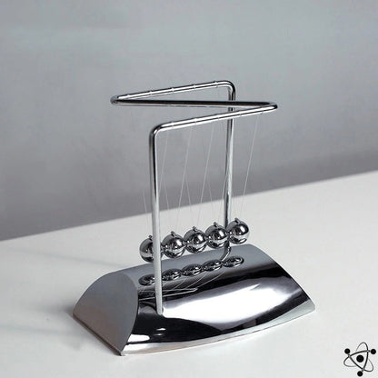 Avelena | Newton's Pendel Form Z