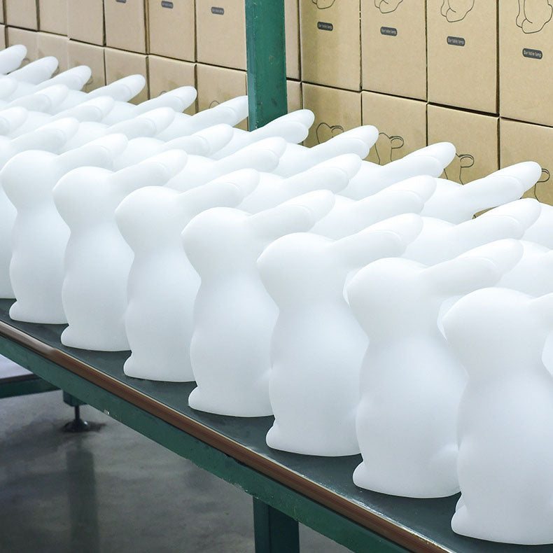 Avelena | Zeitgenössische kreative Rabbit PE LED Tischlampe für das Schlafzimmer