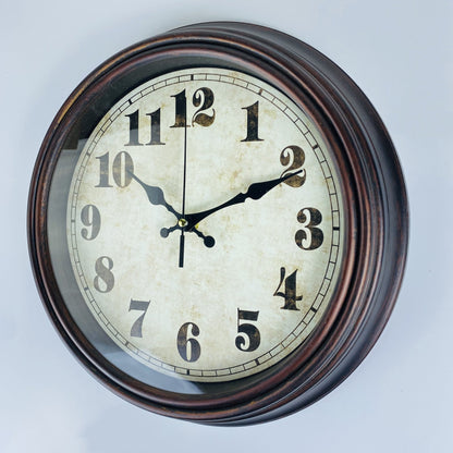Avelena | WoodEra - Zeitlose braune Wanduhr