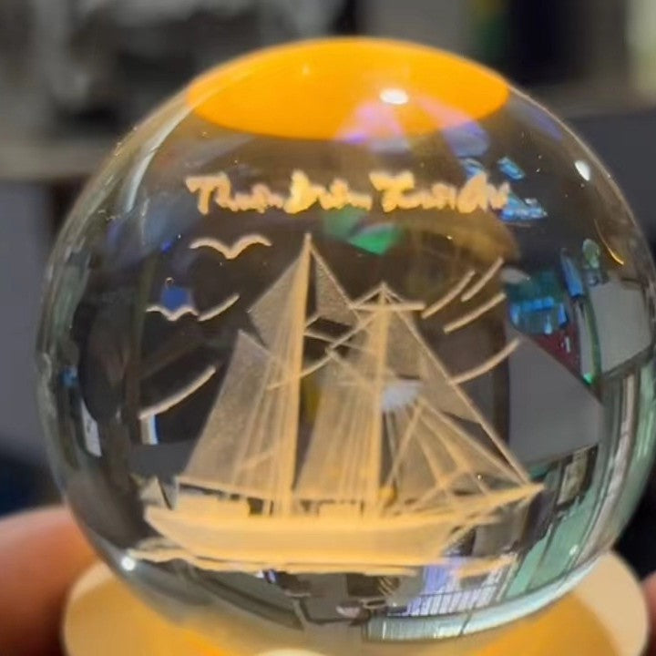 Avelena | Leuchtende Mondkristallkugel