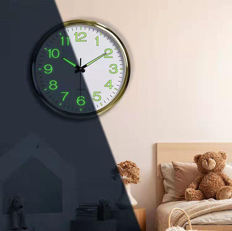 Avelena | Beleuchtete Ruhige Wand Uhr 30 Cm