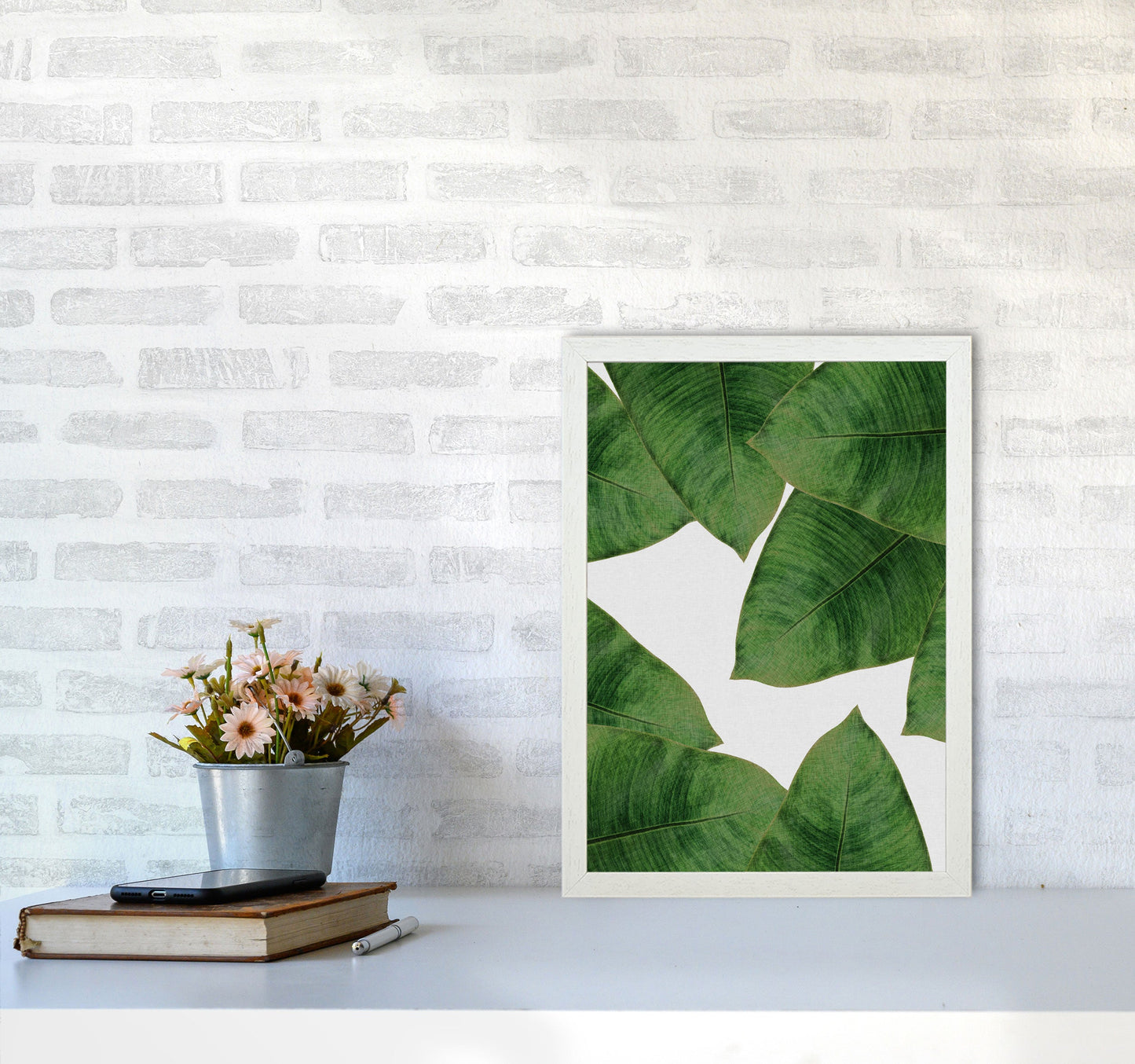Avelena | Banana Leaf II Print von Orara Studio, gerahmter botanischer und Naturkunstdruck