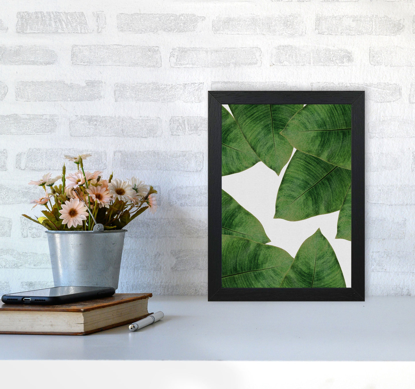 Avelena | Banana Leaf II Print von Orara Studio, gerahmter botanischer und Naturkunstdruck