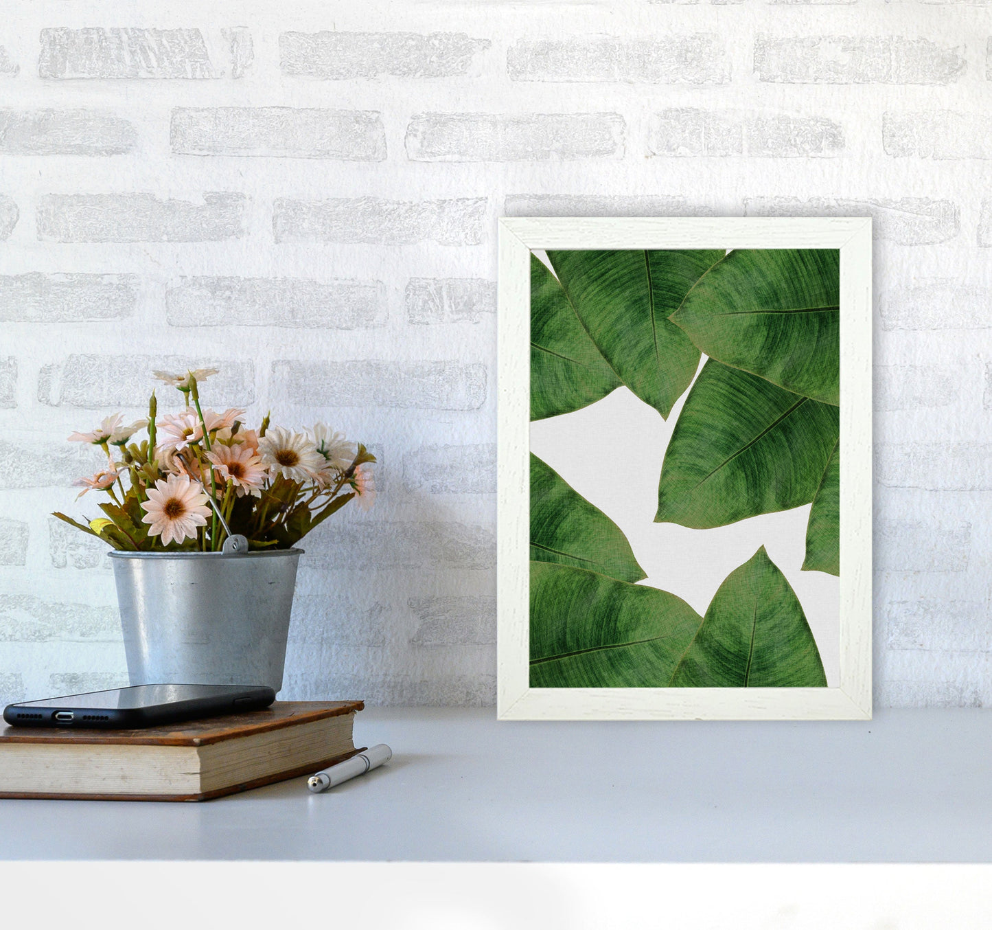 Avelena | Banana Leaf II Print von Orara Studio, gerahmter botanischer und Naturkunstdruck
