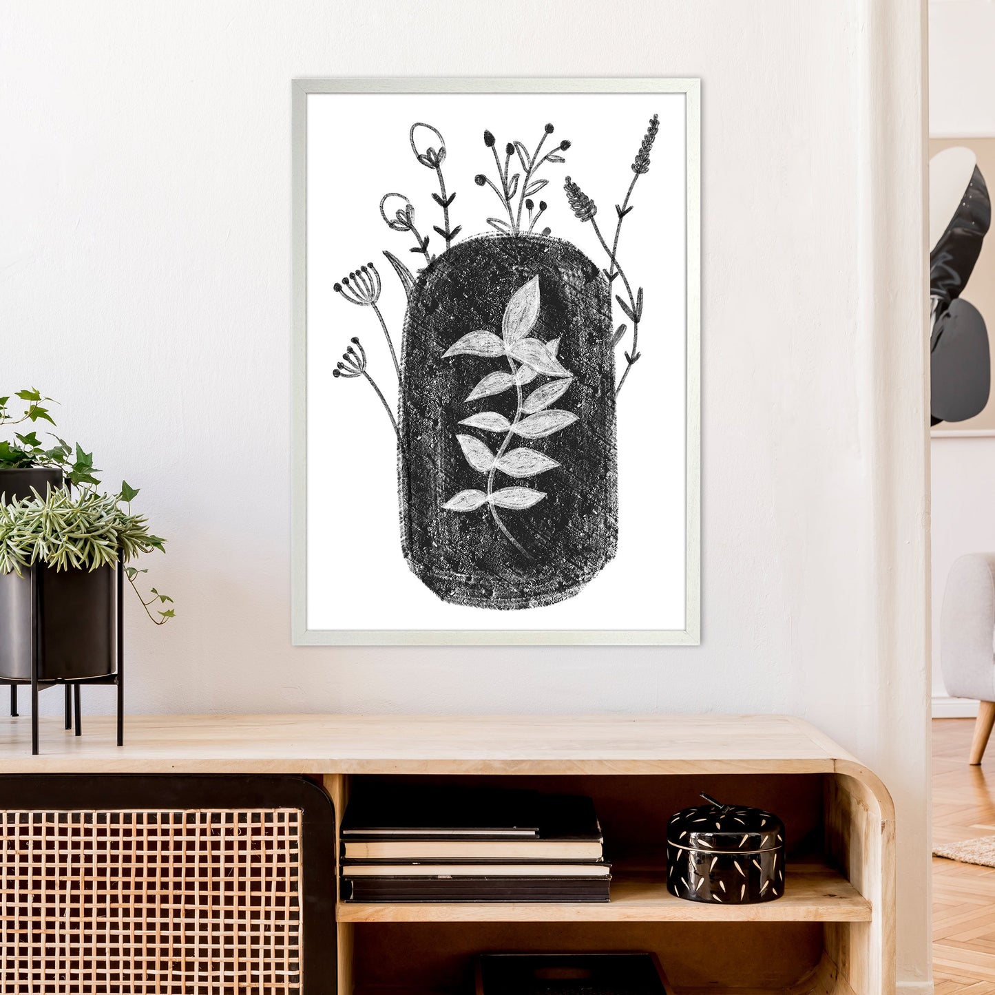 Avelena | Dalia Kreide Schwarz Floral Kunstdruck Von Pixy Paper