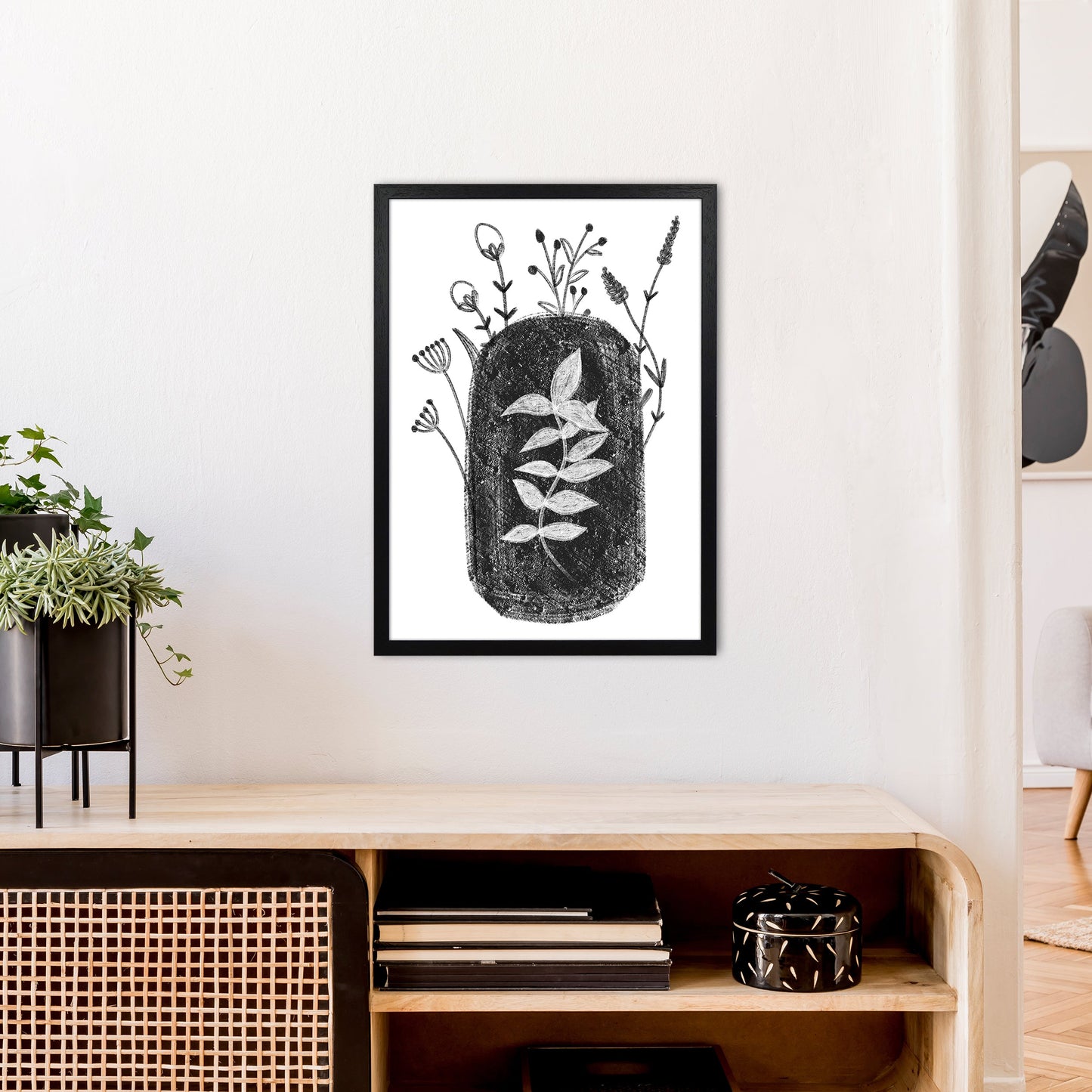 Avelena | Dalia Kreide Schwarz Floral Kunstdruck Von Pixy Paper