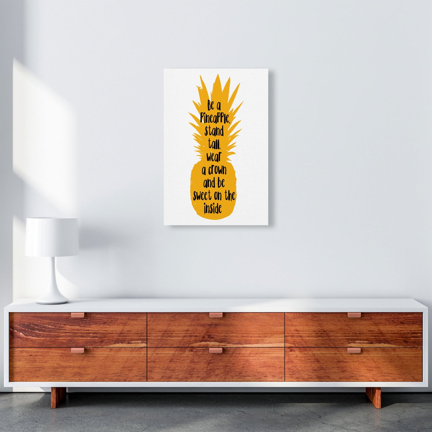 Avelena | Sei eine Ananas Gelber Rahmen Typografie Wandkunst Druck