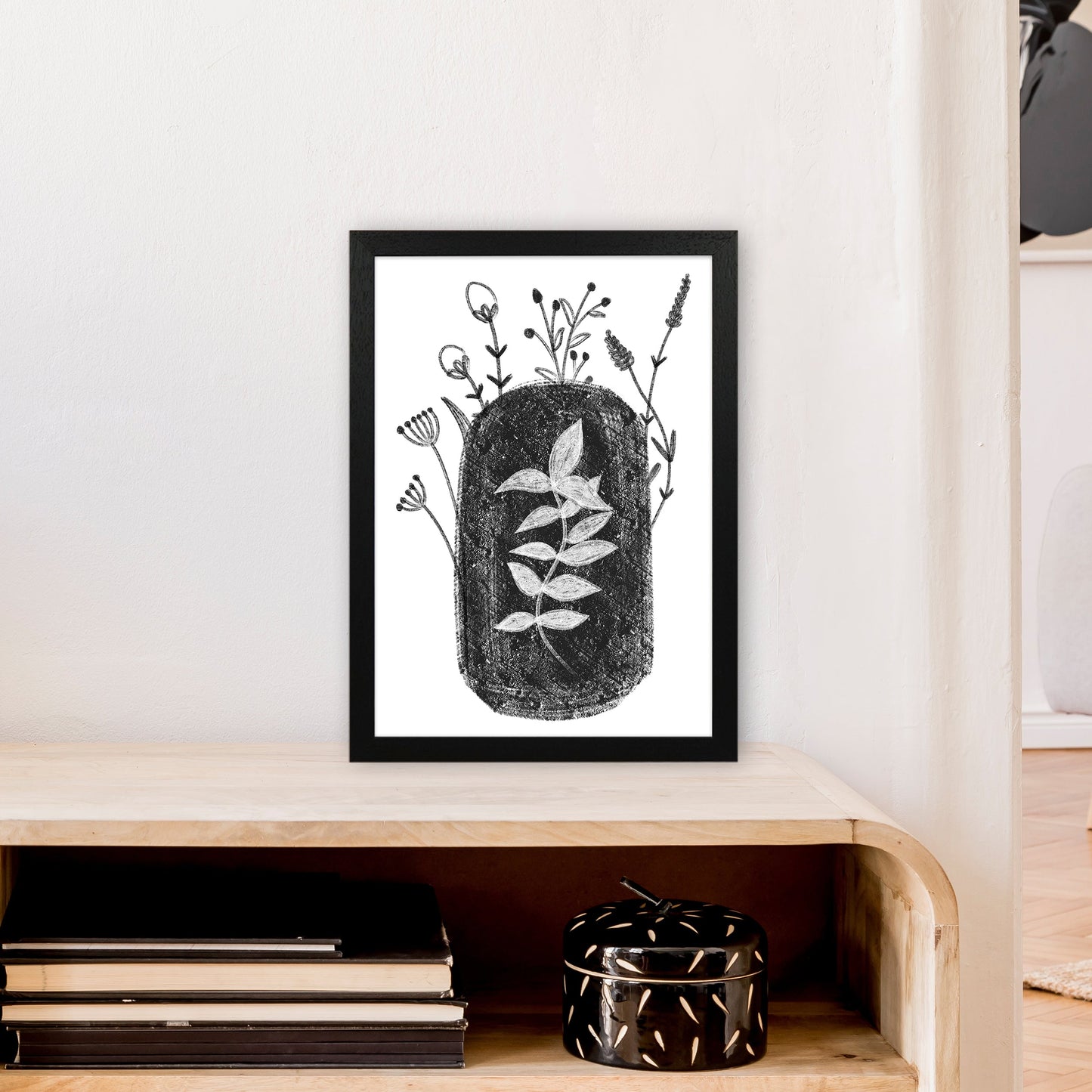 Avelena | Dalia Kreide Schwarz Floral Kunstdruck Von Pixy Paper