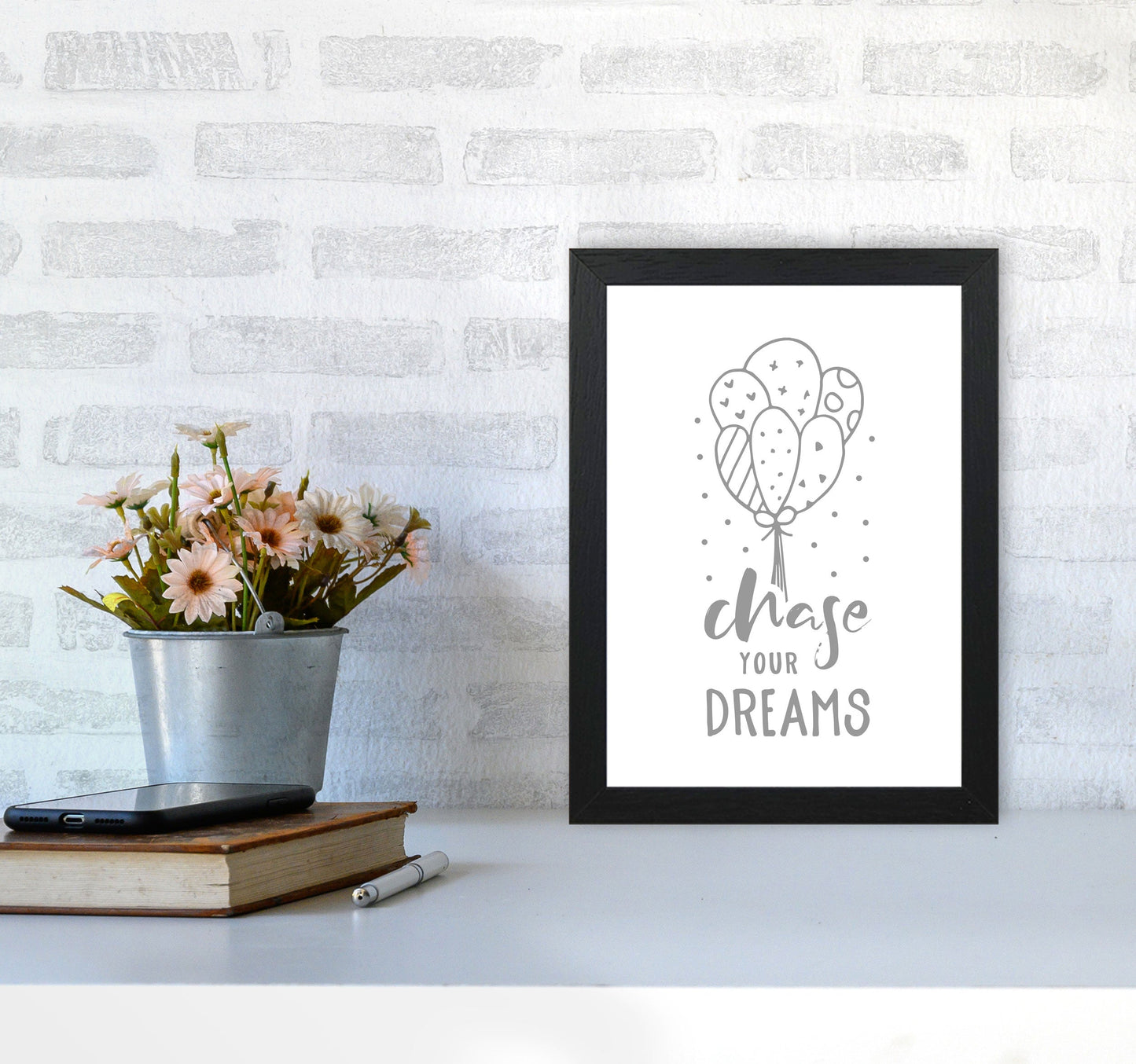 Avelena | Chase Your Dreams Grauer Rahmen Kinderzimmer Wandkunst Druck
