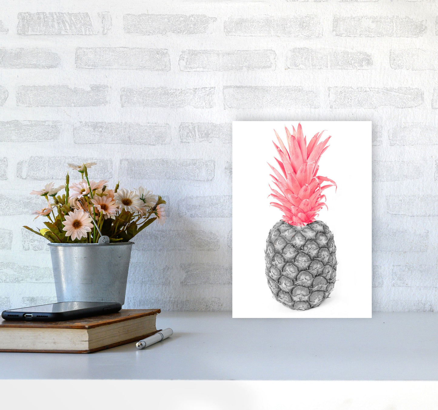 Avelena | Schwarz und rosa Ananas abstrakt modernes Druck, gerahmte Küchen Wandkunst
