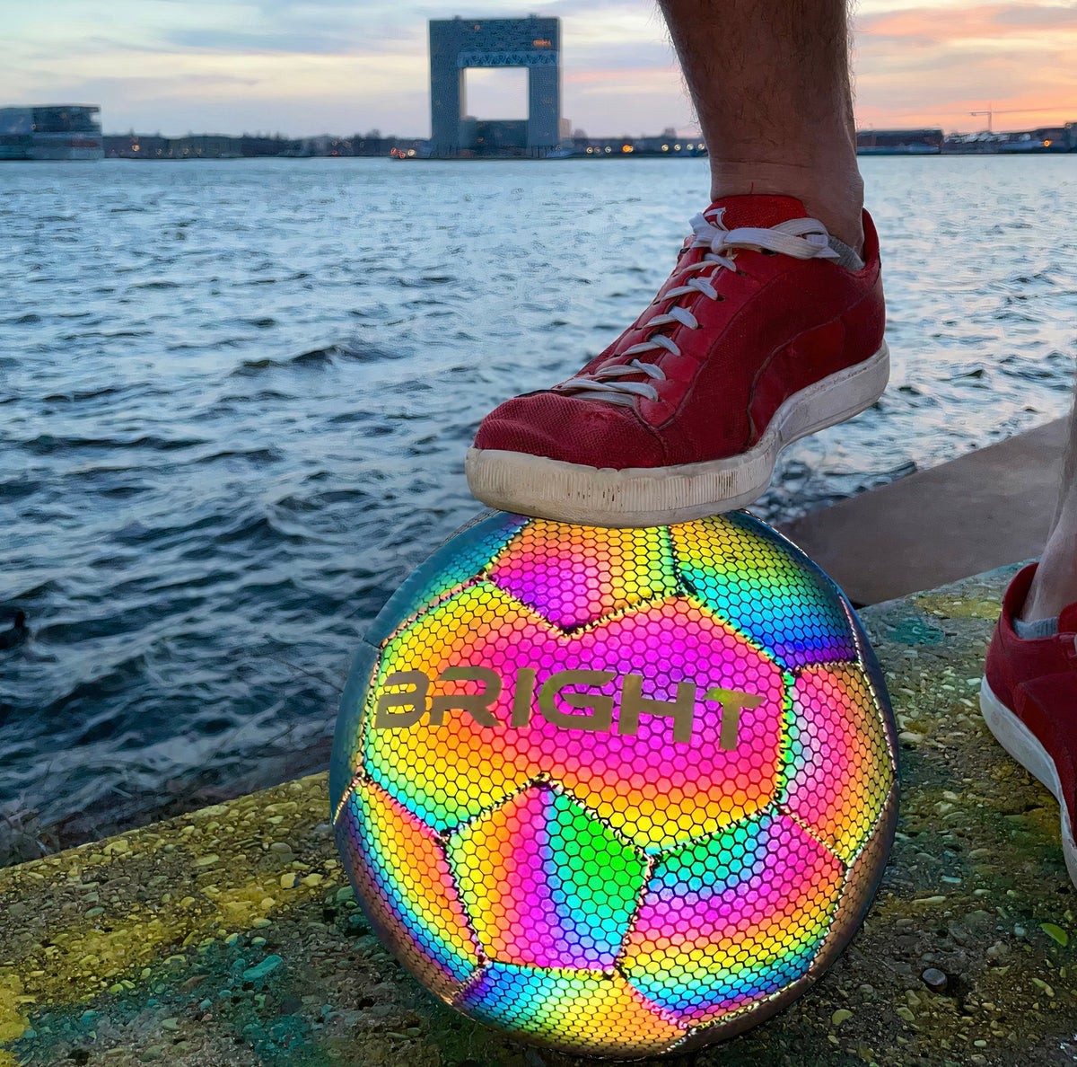 Avelena | Reflektierender Fußball mit Holografischem Effekt Perfekt für Soziale Medien
