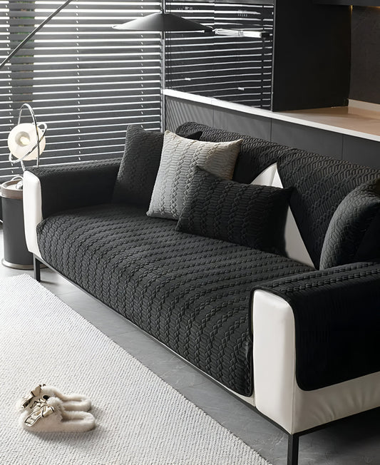Avelena | Premium Plüschsamt Sofabezug – Luxuriöses geometrisches Muster mit rutschfester Rückseite