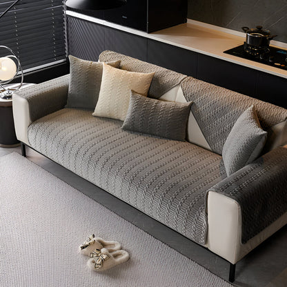 Avelena | Premium Plüschsamt Sofabezug – Luxuriöses geometrisches Muster mit rutschfester Rückseite