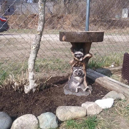 Avelena | Vintage Garten Vogelbad – Polyresin Waschbär Design für Outdoor Charme